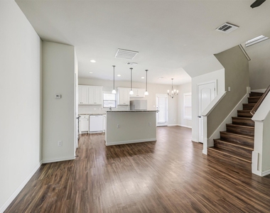 4918 Villas Drive - Photo Thumbnail 5