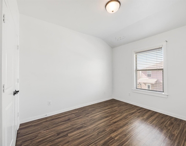 4918 Villas Drive - Photo Thumbnail 11