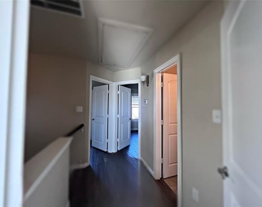 4916 Villas Drive - Photo Thumbnail 12