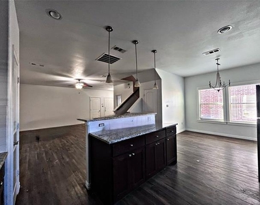 4916 Villas Drive - Photo Thumbnail 7
