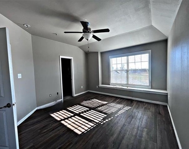 4916 Villas Drive - Photo Thumbnail 20