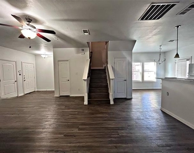 4916 Villas Drive - Photo Thumbnail 10