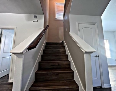 4916 Villas Drive - Photo Thumbnail 11