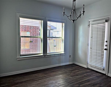4916 Villas Drive - Photo Thumbnail 4