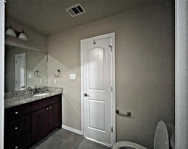 4916 Villas Drive - Photo Thumbnail 17
