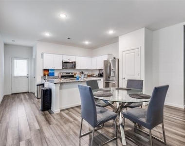 1816 Marquette Drive - Photo Thumbnail 6