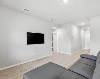 845 Round Robin Lane - Photo Thumbnail 9