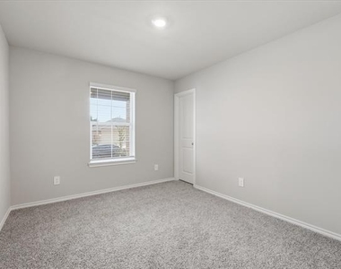 845 Round Robin Lane - Photo Thumbnail 16