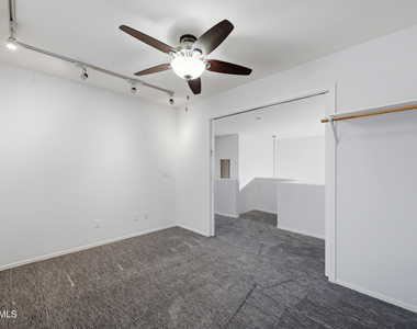 3906 E Kimberly Way - Photo Thumbnail 26