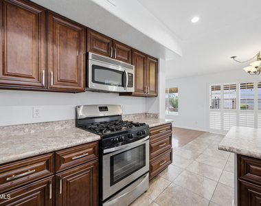 3906 E Kimberly Way - Photo Thumbnail 5