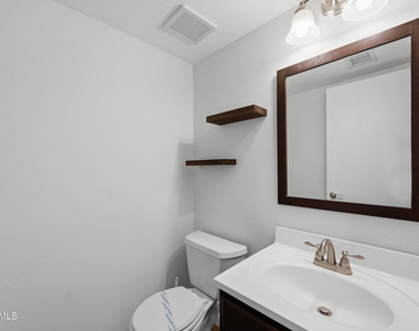 3906 E Kimberly Way - Photo Thumbnail 11