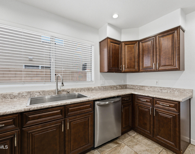 3906 E Kimberly Way - Photo Thumbnail 4
