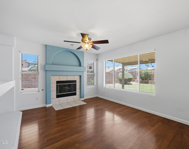 3906 E Kimberly Way - Photo Thumbnail 7