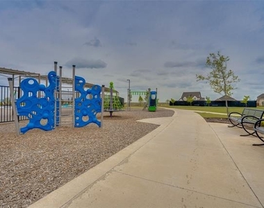 4523 Westminster Avenue - Photo Thumbnail 36