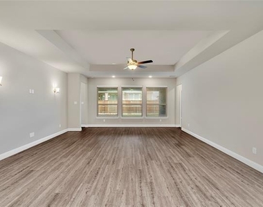 4523 Westminster Avenue - Photo Thumbnail 6
