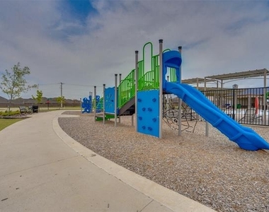 4523 Westminster Avenue - Photo Thumbnail 35