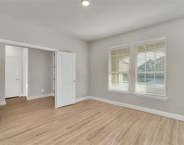 4523 Westminster Avenue - Photo Thumbnail 4