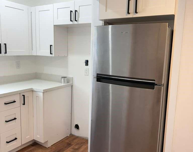 817 Tyler Street - Photo Thumbnail 9