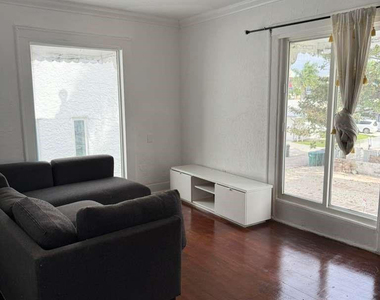 817 Tyler Street - Photo Thumbnail 6