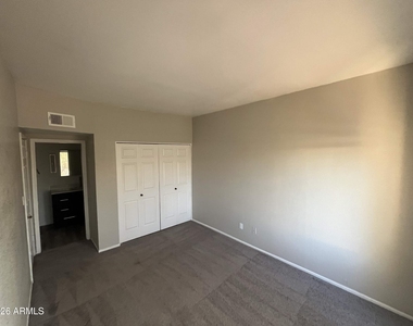 1017 E Maryland Avenue - Photo Thumbnail 4