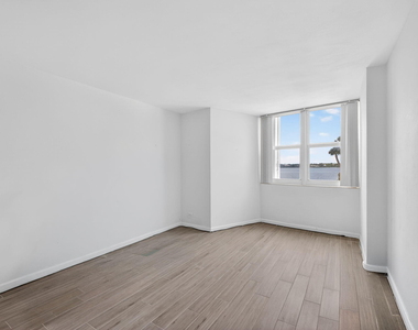 2800 N Flagler Drive - Photo Thumbnail 6