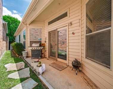 6072 Thursby Avenue - Photo Thumbnail 26