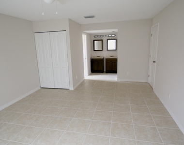 1137 Sw Estaugh Avenue - Photo Thumbnail 4