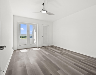 4047 Lincoln - Photo Thumbnail 10