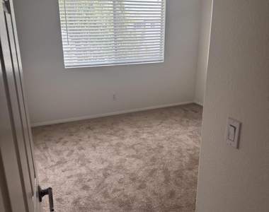 1825 W Ray Road - Photo Thumbnail 2