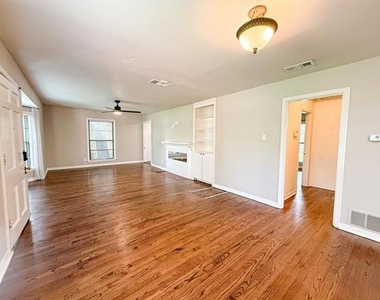 3766 Park Lane - Photo Thumbnail 4