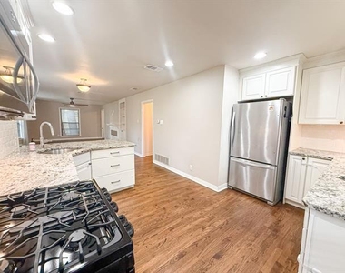 3766 Park Lane - Photo Thumbnail 7