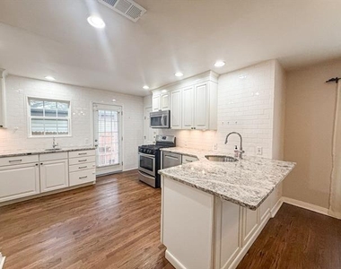 3766 Park Lane - Photo Thumbnail 6
