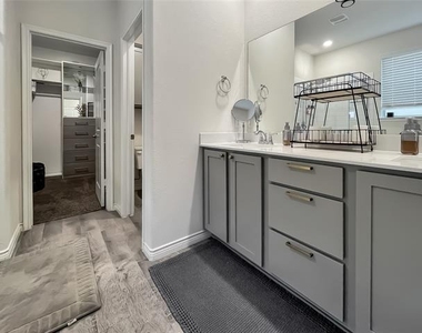 11229 Yellow Rose Way - Photo Thumbnail 10