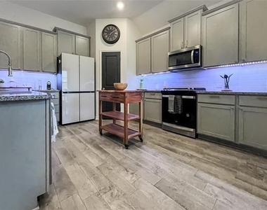 11229 Yellow Rose Way - Photo Thumbnail 6