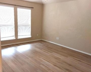 1113 Haskell Drive - Photo Thumbnail 7