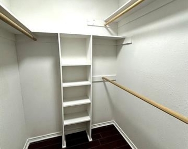 1803 Park Place - Photo Thumbnail 17