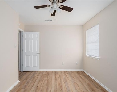 1803 Park Place - Photo Thumbnail 11