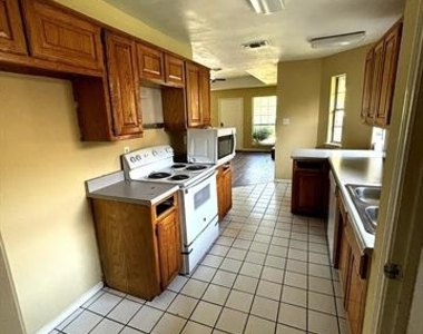 1803 Park Place - Photo Thumbnail 22