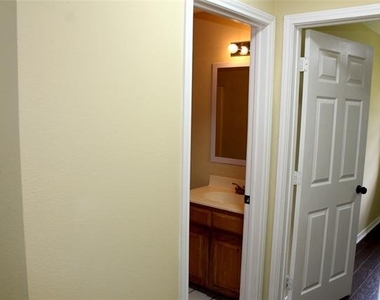 1803 Park Place - Photo Thumbnail 33