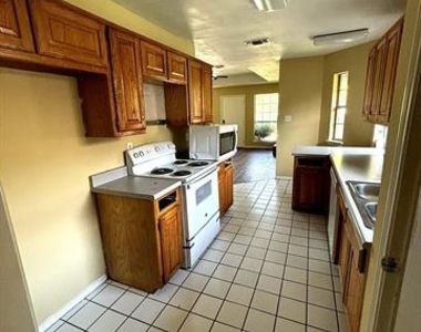 1803 Park Place - Photo Thumbnail 23