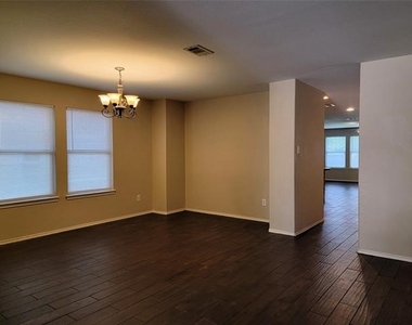 1433 Kramer Court - Photo Thumbnail 4