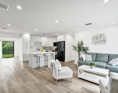 1001 Se 13th Court - Photo Thumbnail 19