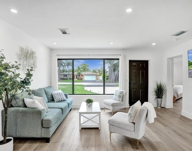 1001 Se 13th Court - Photo Thumbnail 21