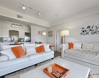 3225 Turtle Creek Boulevard - Photo Thumbnail 16