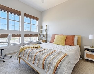 3225 Turtle Creek Boulevard - Photo Thumbnail 7