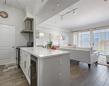 3225 Turtle Creek Boulevard - Photo Thumbnail 4