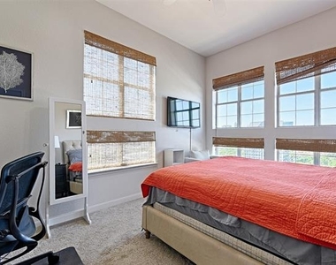 3225 Turtle Creek Boulevard - Photo Thumbnail 13