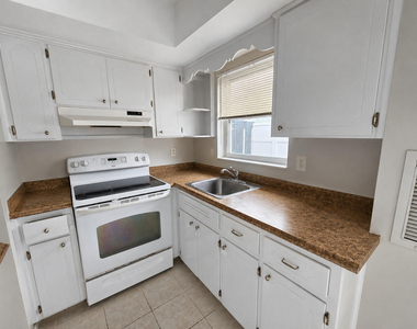 2120 Ne 41st Street - Photo Thumbnail 3