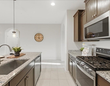 3745 N Astoria Drive - Photo Thumbnail 3