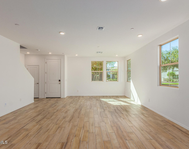 1871 E Hampton Lane - Photo Thumbnail 5